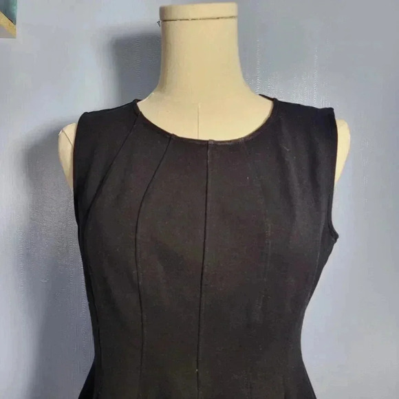 Monteau Large Classic Black Back Keyhole Lightly Pleated Sleeveless Summer Dress - Picture 2 of 9